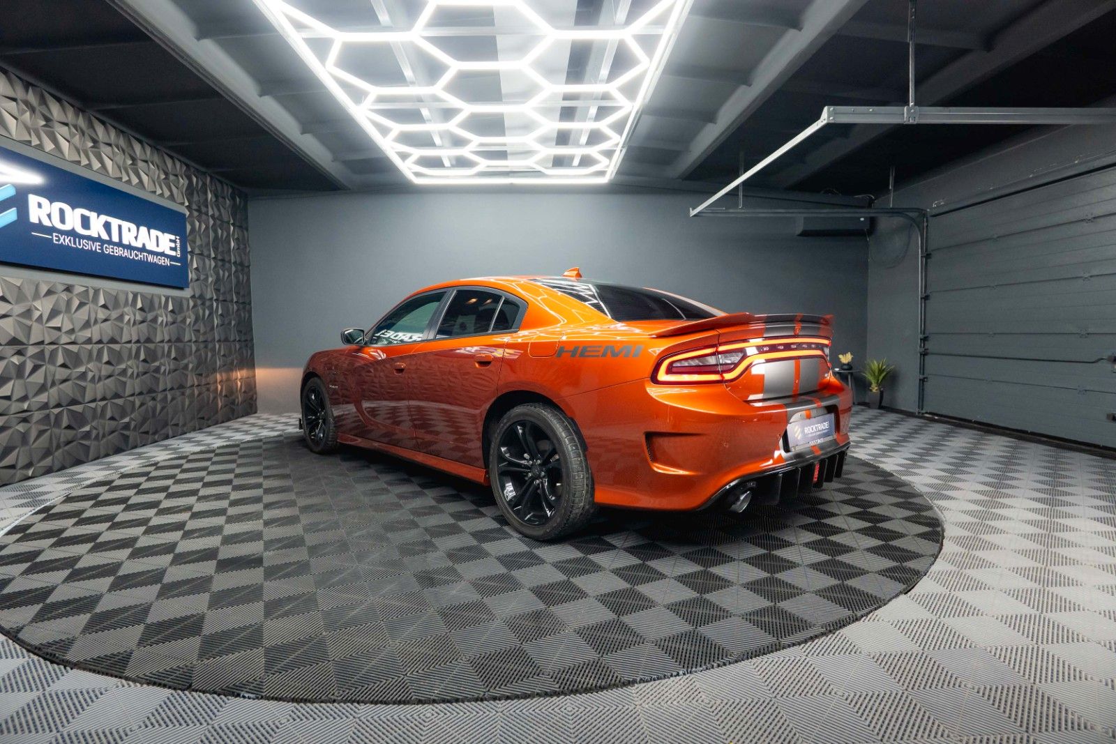 Fahrzeugabbildung Dodge Charger 5.7 V8 HEMI R/T Night-Paket Performance