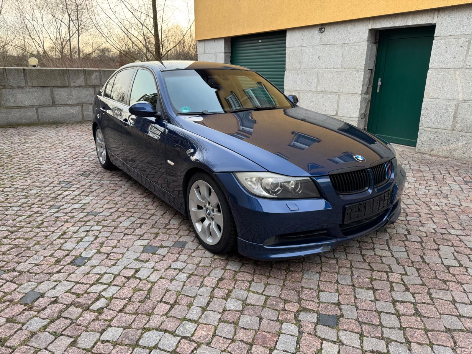 BMW 330i *Schaltgetriebe*Leder*Xenon*