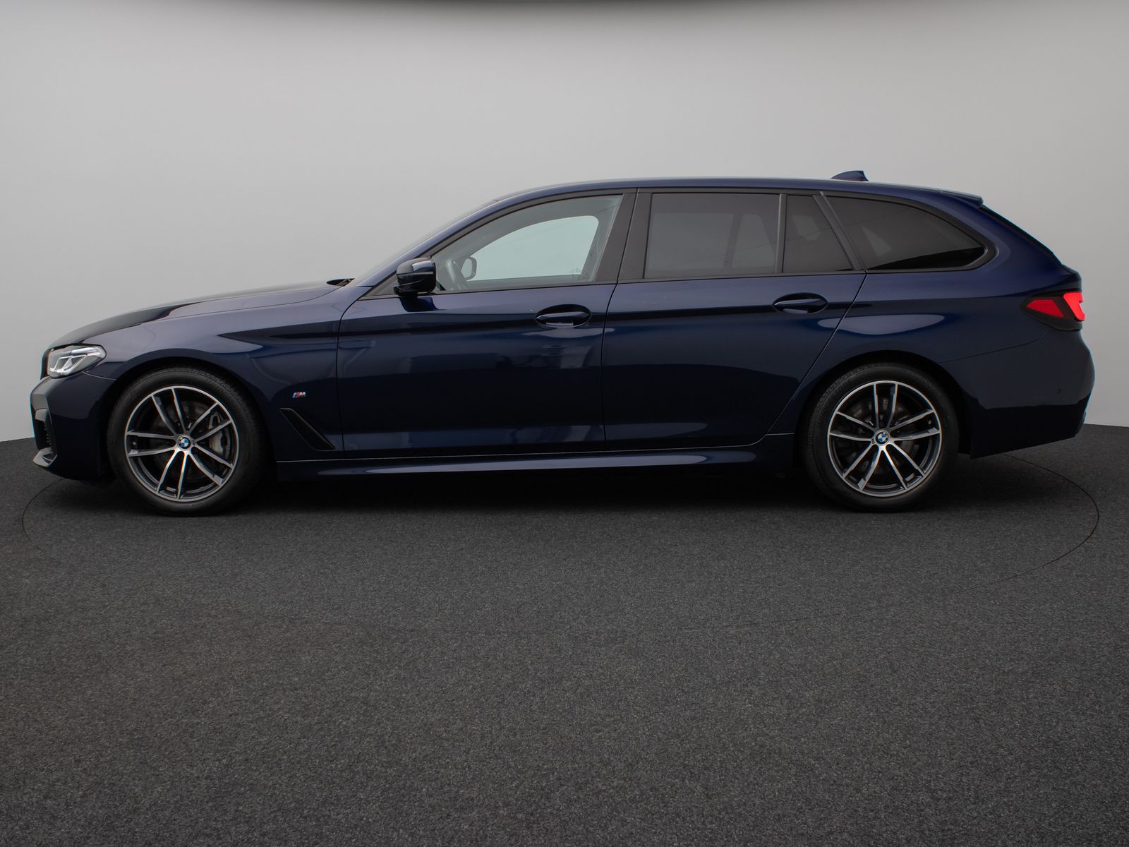 Fahrzeugabbildung BMW 530d M Sport Laser HUD DAB Komfort Alarm 18Zoll