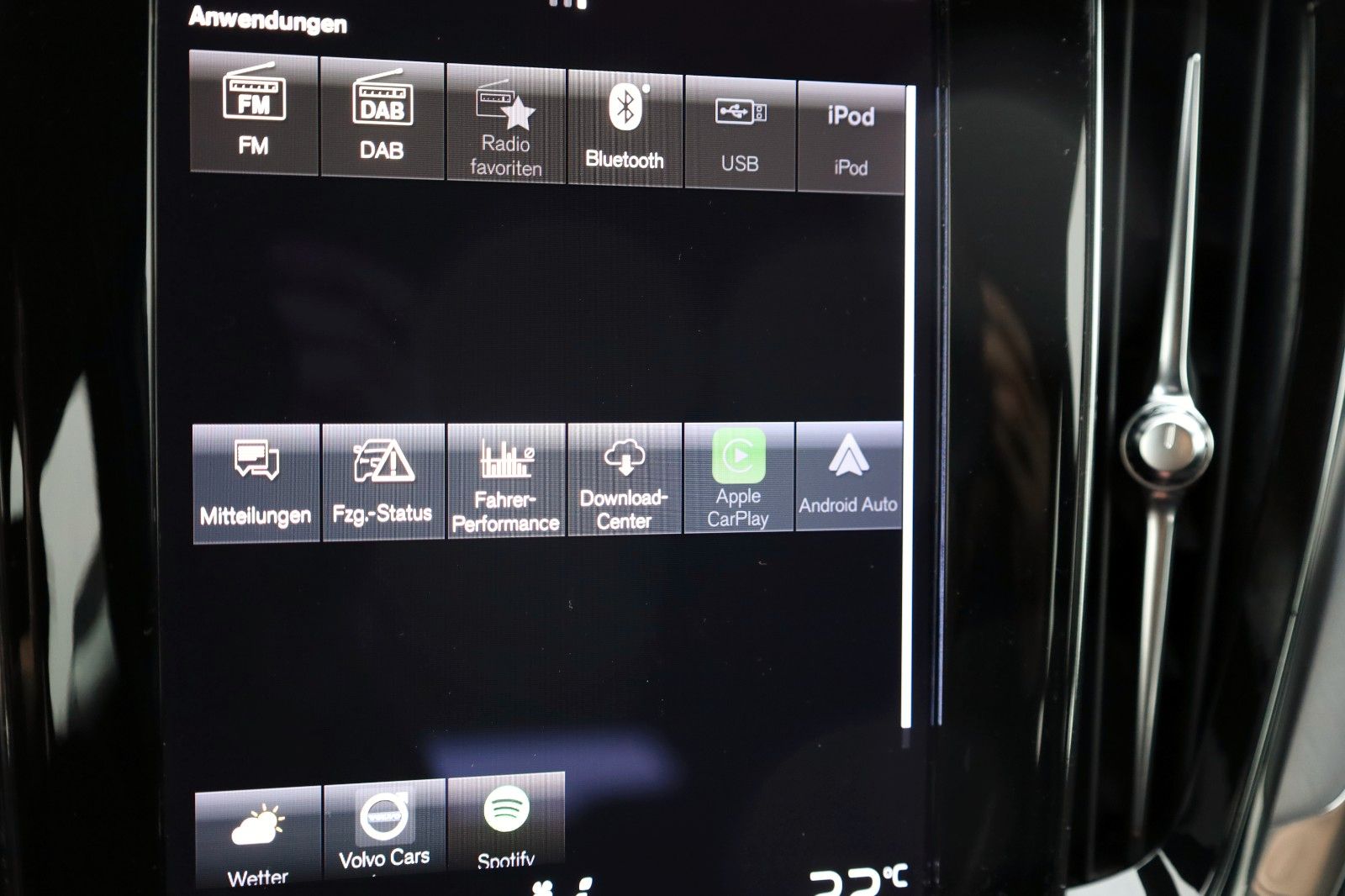 Fahrzeugabbildung Volvo V60 B4 D Momentum Core, Navi,LED,Carplay,DAB