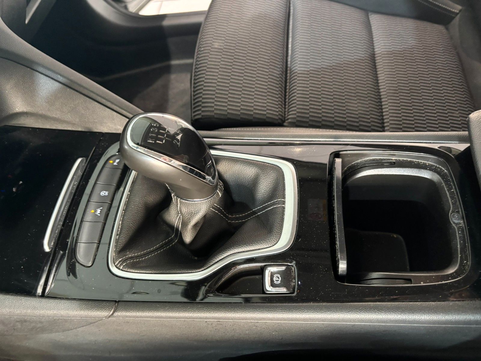 Fahrzeugabbildung Opel Insignia B ST 1.5 INNOVATION NAVI/SHZ/KAMERA/MAT