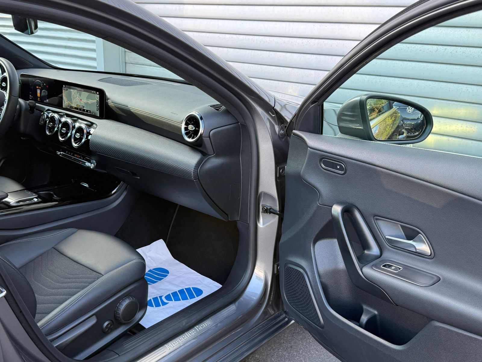 Fahrzeugabbildung Mercedes-Benz A 180d Advanced Aut LED SHZ Navi Kamera T-Leder