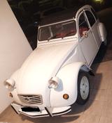 Citroën 2 CV - weiße Citroën 2 CV
