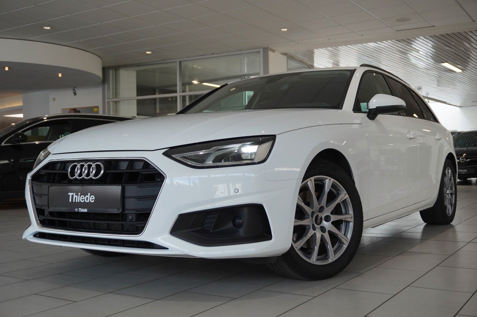Fahrzeugabbildung Audi A4 Avant 35 TDI S-TRONIC NAVI/LED/KAMERA/SHZ/DAB
