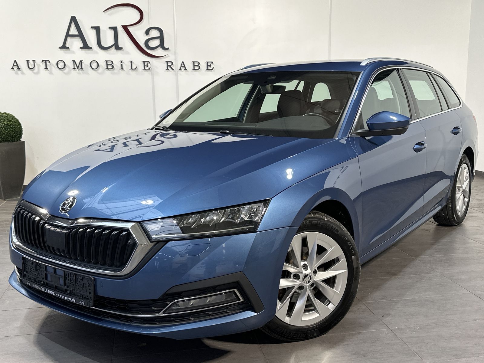 Fahrzeugabbildung SKODA Octavia First Edition NAV+LED+AHK+V-COCKPIT+17ZO