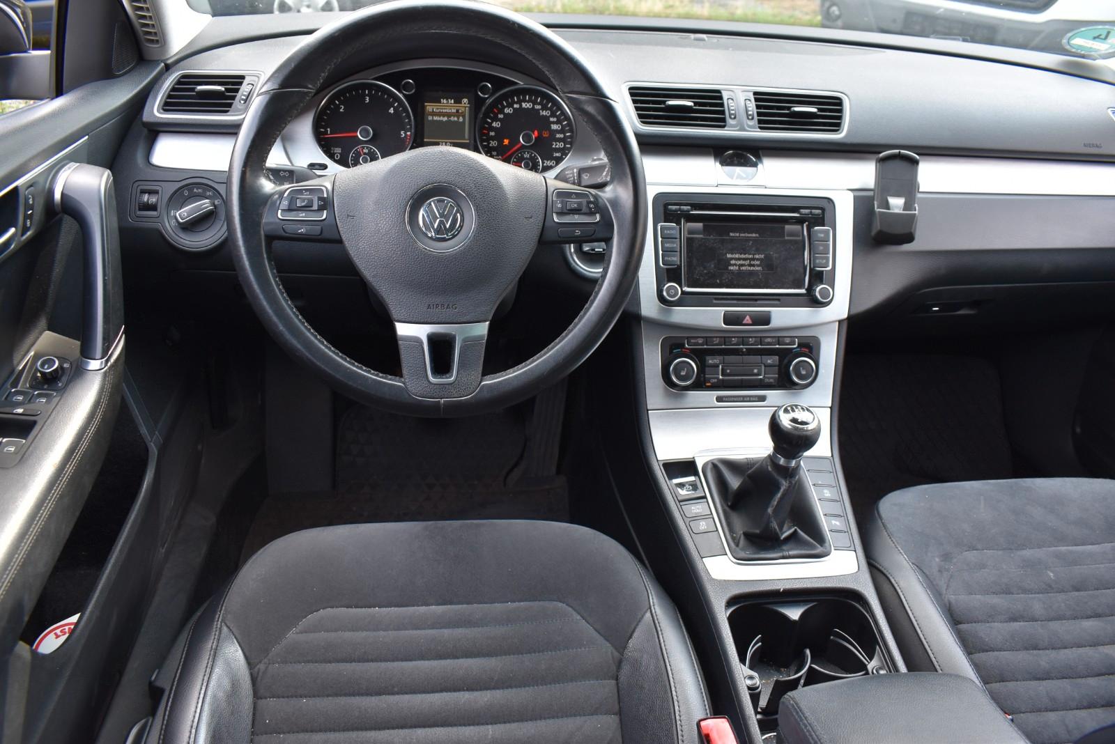 Volkswagen Passat 2011 — photo 9