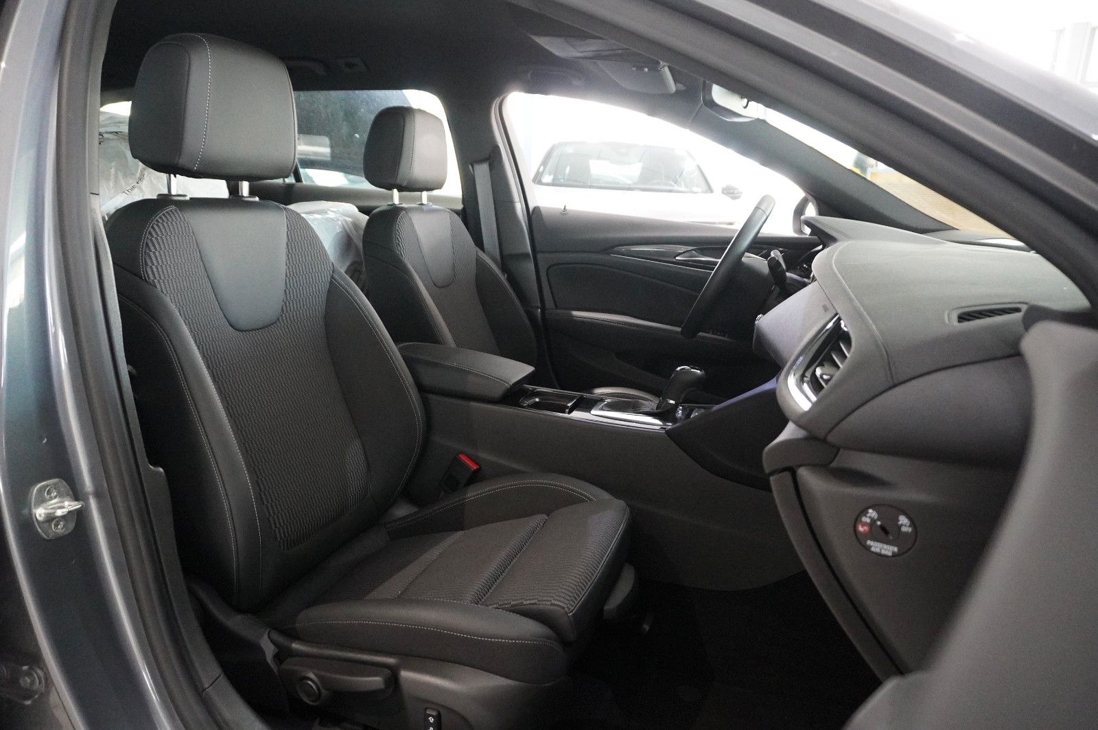 Fahrzeugabbildung Opel Insignia B ST 2.0D ELEGANCE NAVI/LED/KAMERA/DAB+