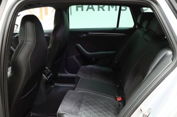 Skoda Superb Combi Sportline 4x4 AHK StHz