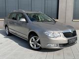 Skoda Superb Combi Ambition 2.0 TDI*Xenon*PDC*2-Zonen - Skoda Superb aus 2011: Kombi