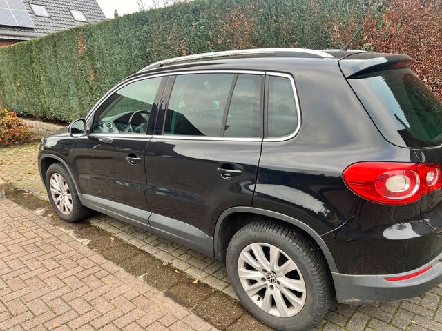 Volkswagen VW Tiguan 1,4 TSI Sport & Style schwarz