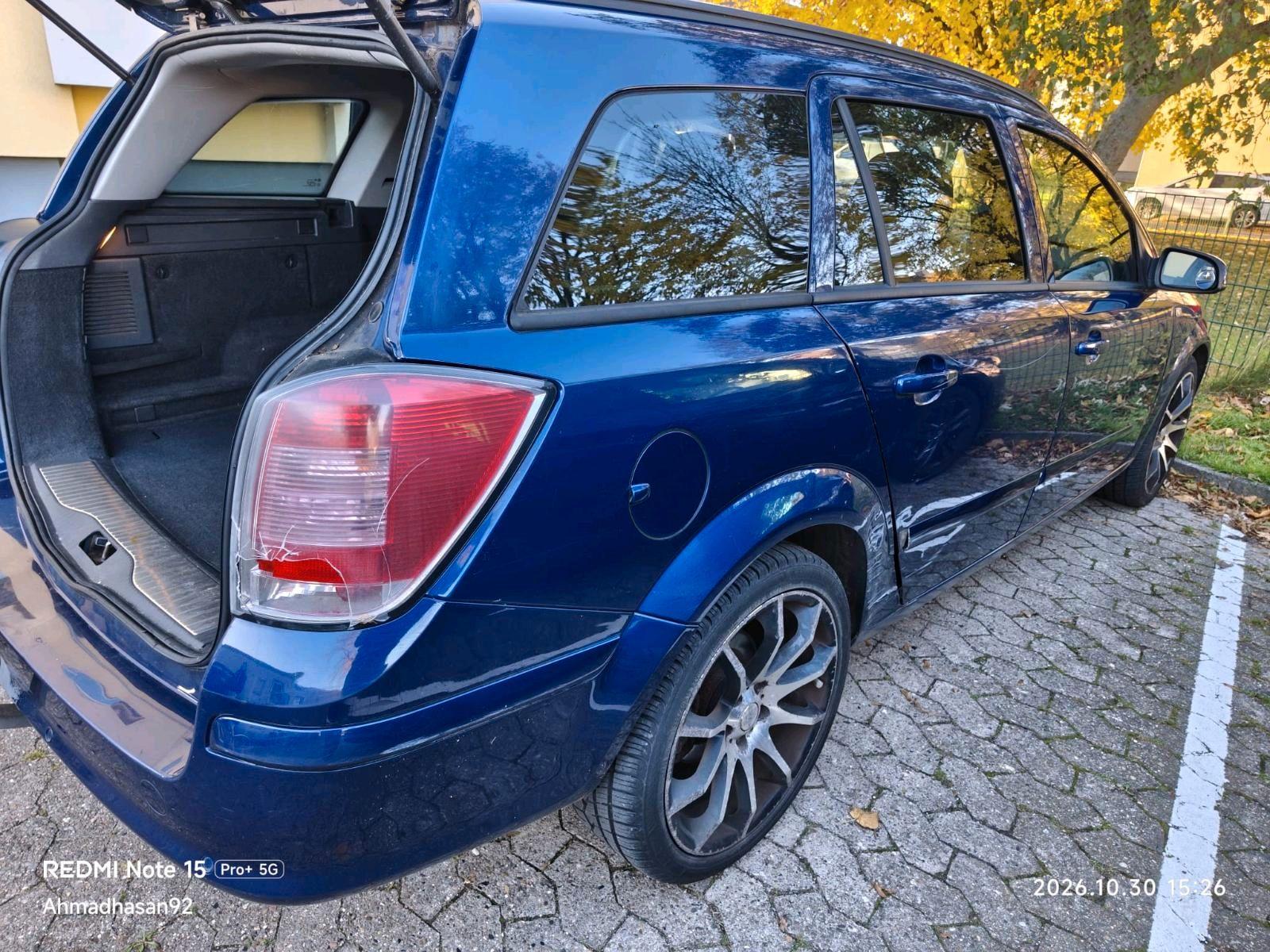 Opel Astra 2007 — rear view
