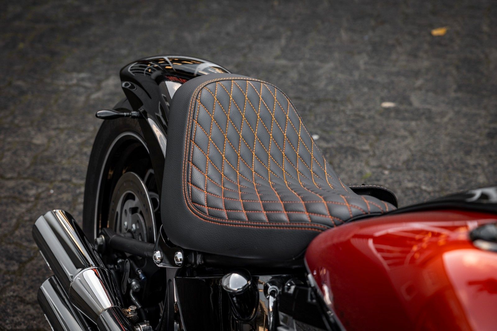 Fahrzeugabbildung Harley-Davidson FXS Softail Blackline - Jekill&Hyde-Custom Umbau