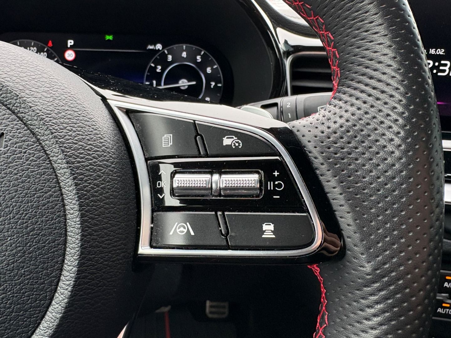 Fahrzeugabbildung Kia ProCeed GT VerkehrszeichER Kamera TotWinkASS AHK