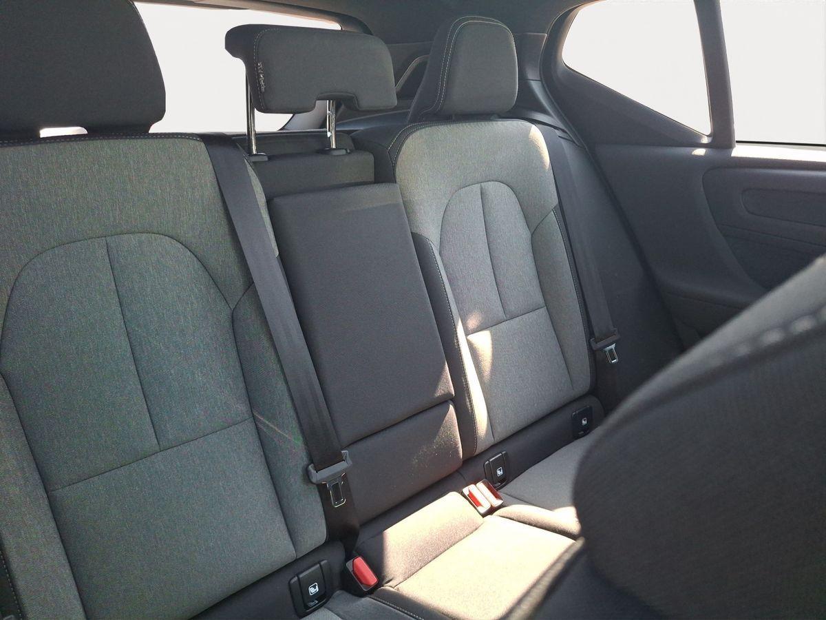Volvo XC40 B3 Black Edition Plus 360° PANO AHK H/K 20"