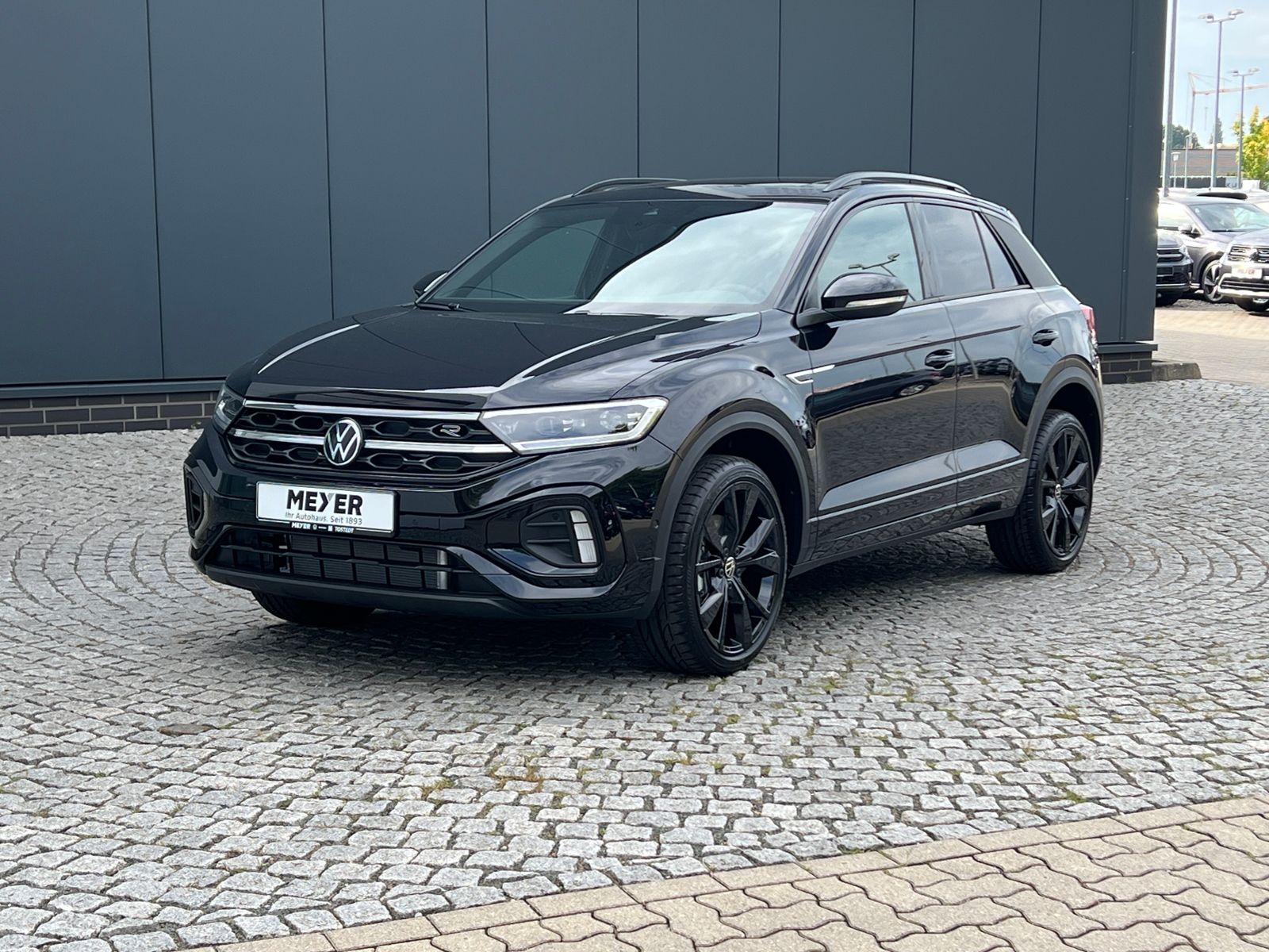 Fahrzeugabbildung Volkswagen T-Roc R-Line 1.5 TSI DSG *AHK, Pano, Black Style