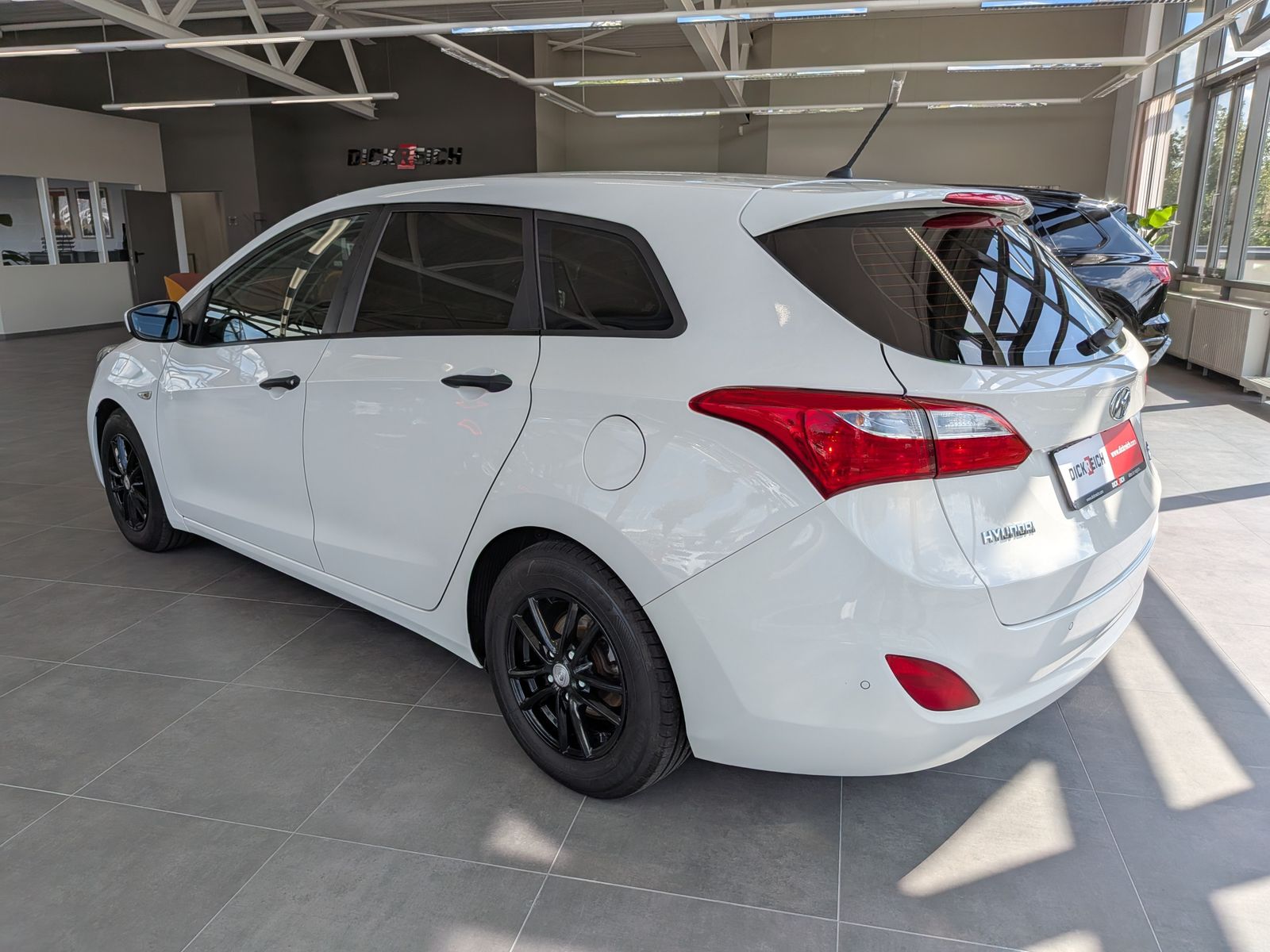 Fahrzeugabbildung Hyundai i30 1.6 Classic PDC Tempomat Bluetooth LHz SHz