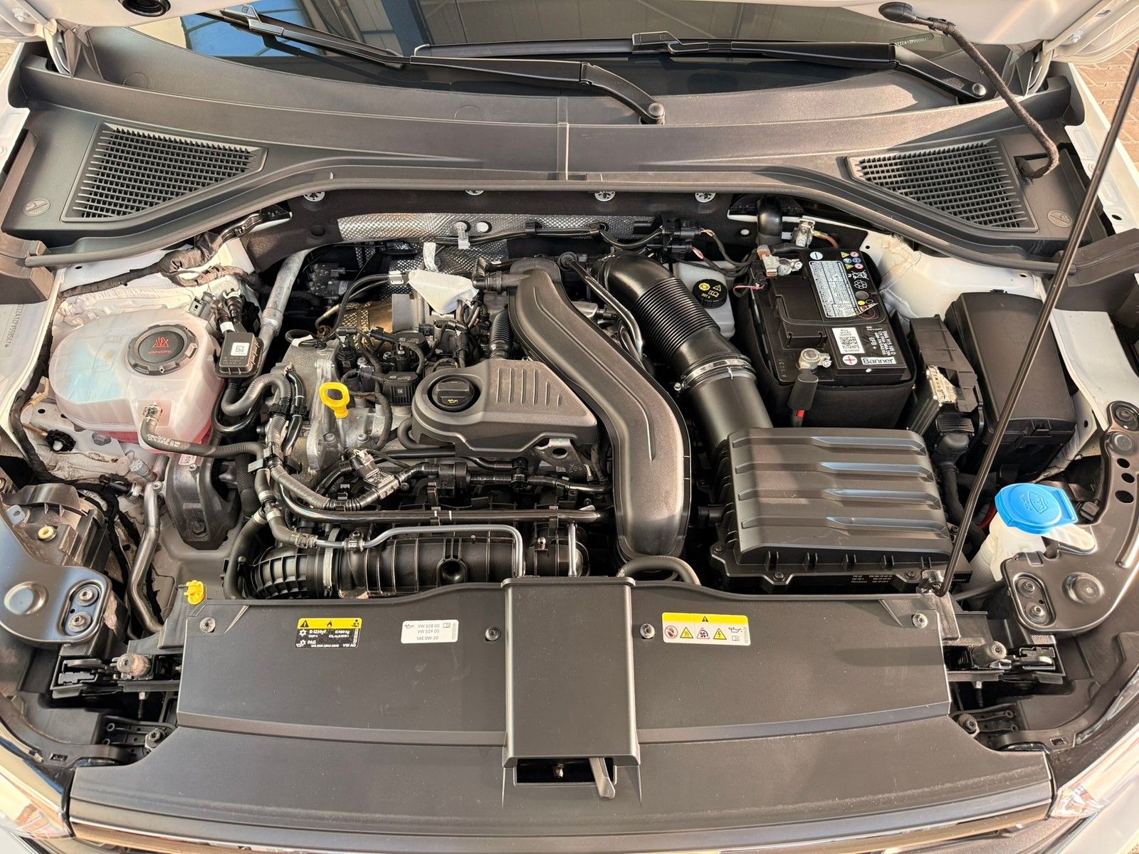 Fahrzeugabbildung Volkswagen T-Roc Life 1,5 TSI DSG +Discover Media +App-Con.