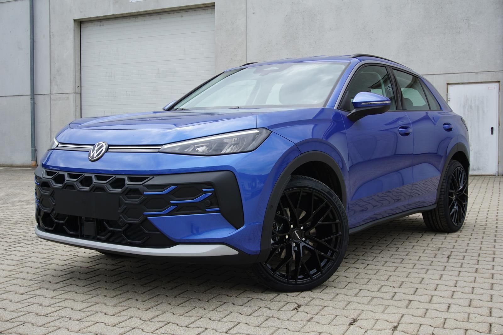 Volkswagen T-Roc 1.5eTSI DSG AHK Navi/MirrorLi PDC Alu20"*