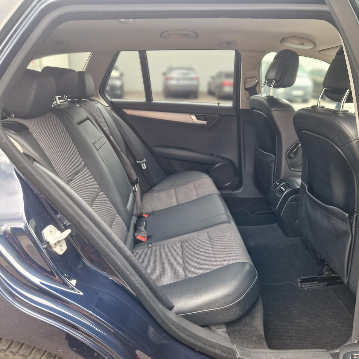 Mercedes-Benz C220 2012 — photo 14