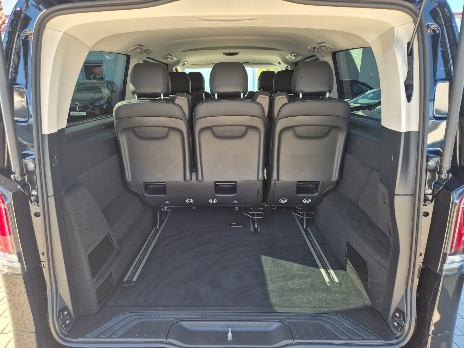 Fahrzeugabbildung Mercedes-Benz Vito 119 Tourer lang SELECT extralang LEDER*AHK