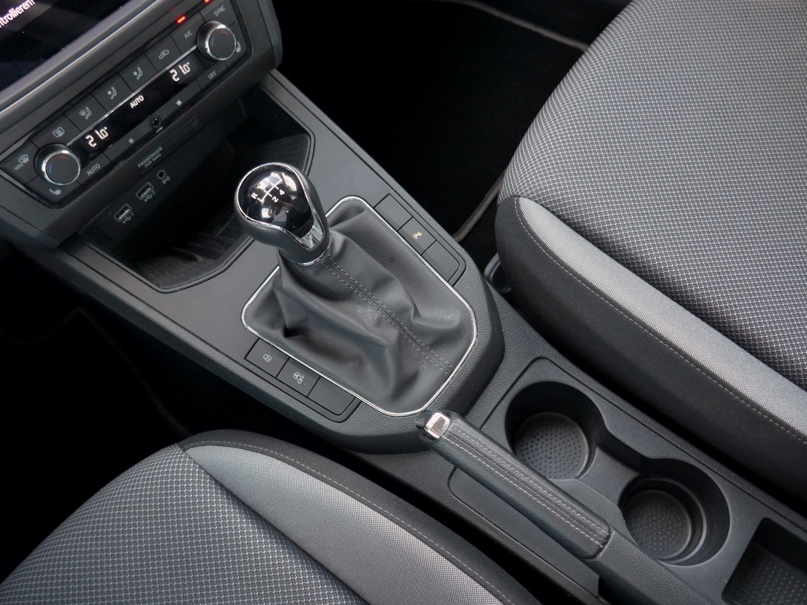 Fahrzeugabbildung SEAT Ibiza Style 1.0 TSI | RFK Navi App DAB+