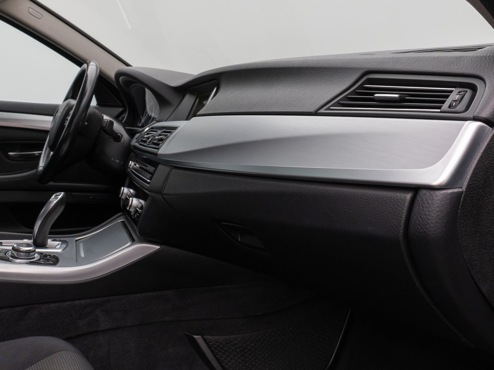 Fahrzeugabbildung BMW 520d Kamera Glasdach HUD HiFi Komfort Alarm AHK