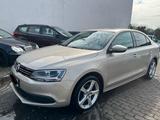 Volkswagen Jetta 1,6 TDI VI Comfortline *Automatik*Euro-5* - Volkswagen Jetta: 5.1