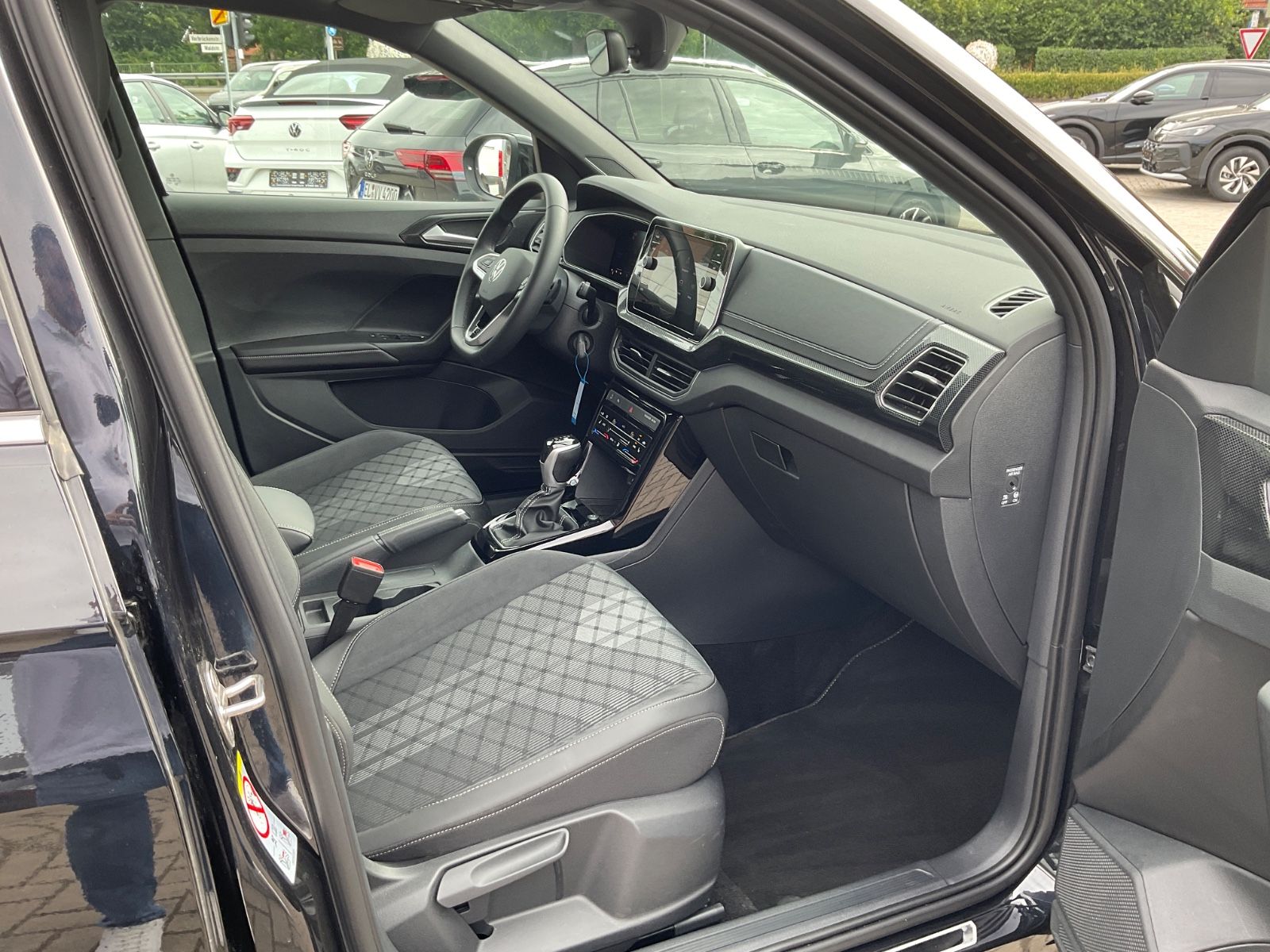 Fahrzeugabbildung Volkswagen T-Cross 1.5 TSI DSG R-Line,Kamera,AHK,ACC,Navi,