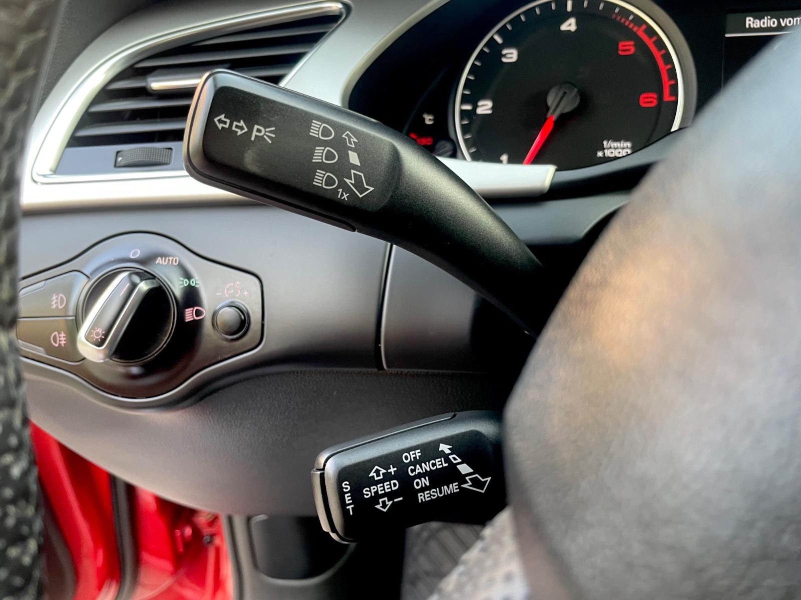 Audi A4 3.0 TDI quattro Ambition | 239 ch | BVA | Siège conducteur électrique | Sièges chauffants | Bi-xénon | Attelage amovible | 1re main