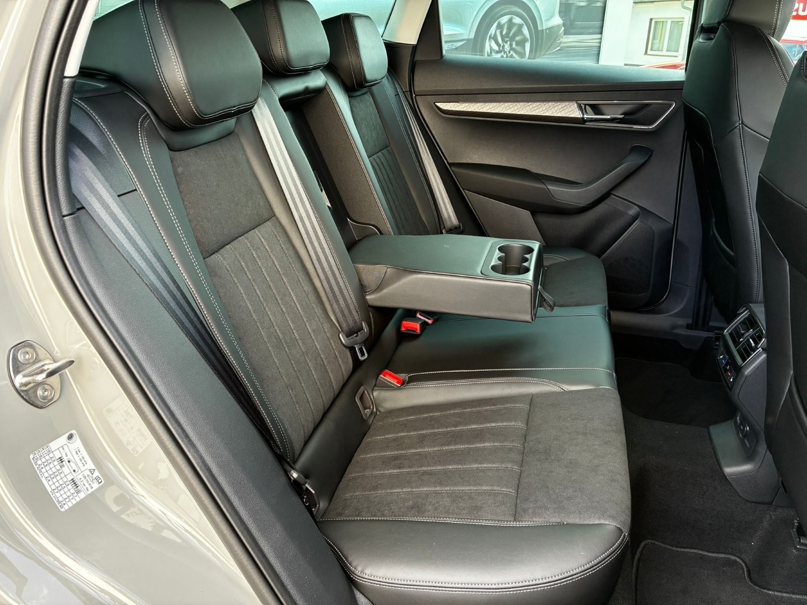 Fahrzeugabbildung SKODA Karoq 1.5 TSI DSG*AHK*RFK*ACC*eHeck