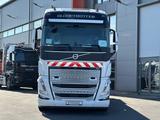 Volvo FH 500 6x2 Container-Pritsche/FASSI 545RA.2.28 - Motorradanhänger