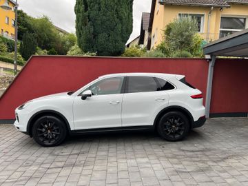 Porsche Cayenne - 4