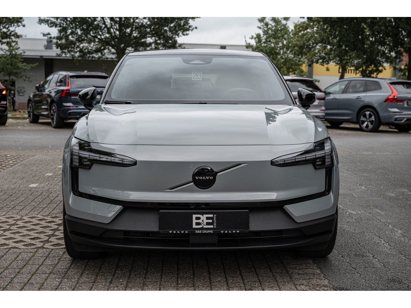 Volvo EX30 Extended Range Plus imagem 2