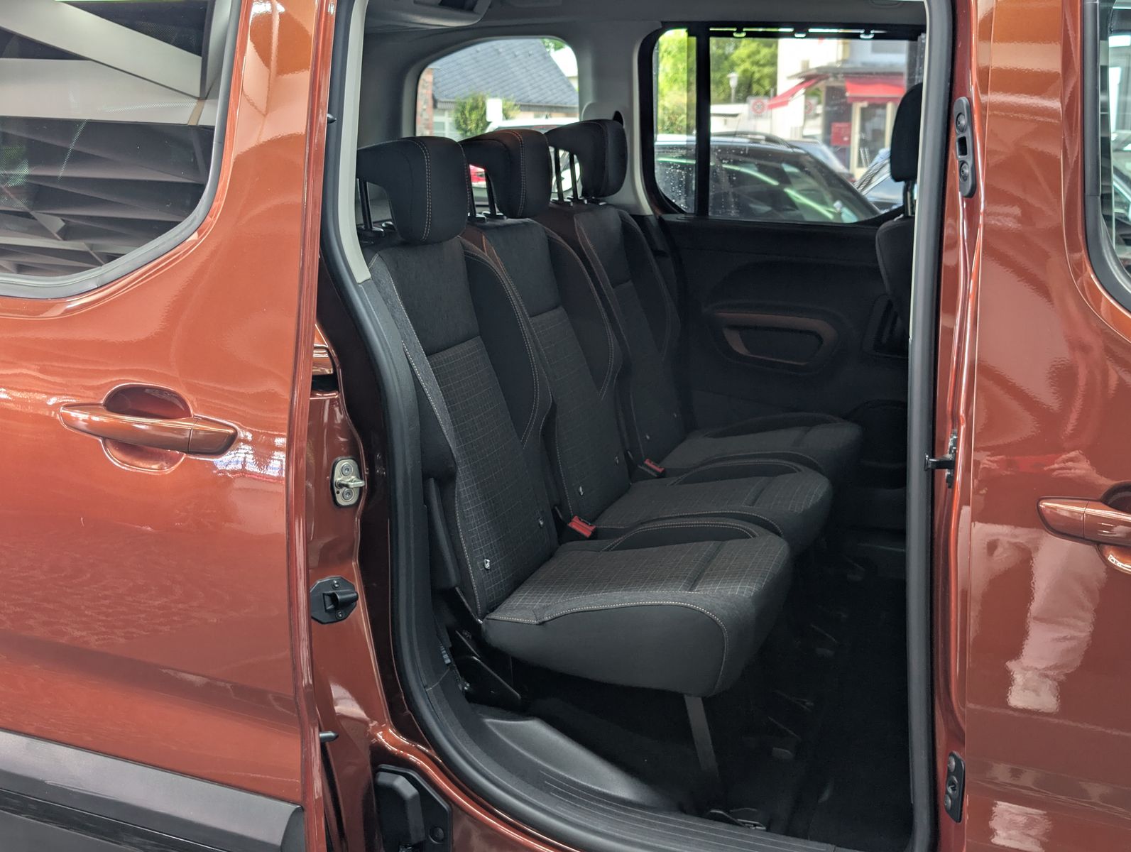 Fahrzeugabbildung Peugeot Rifter GT N1 L1 PANO XENON APP TEMP KAM ALU 17"