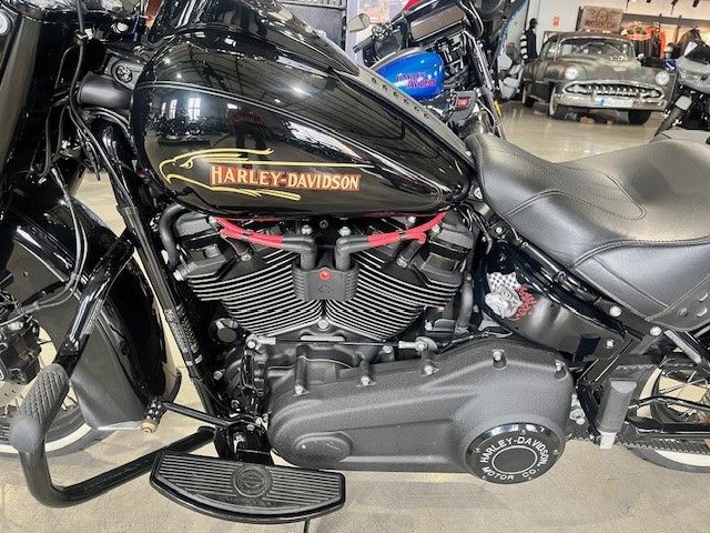 Fahrzeugabbildung Harley-Davidson Heritage Softail Classic 114cui Chicano Umbau