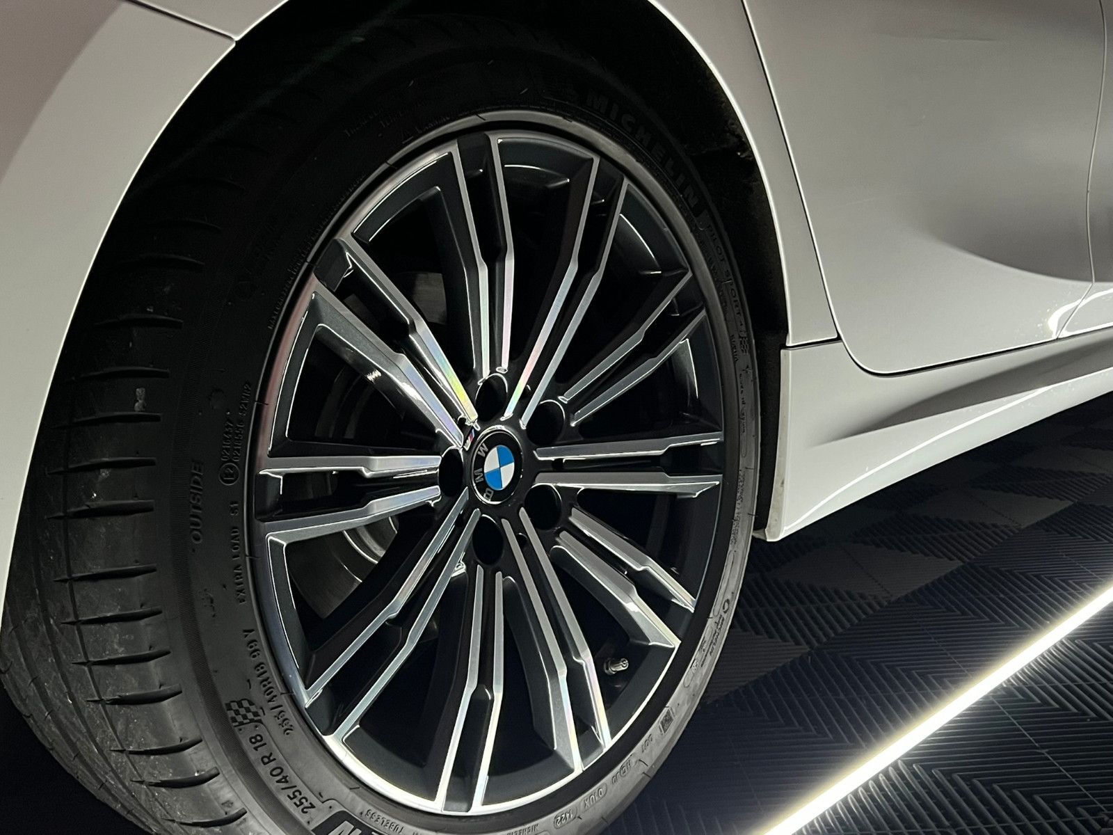 Fahrzeugabbildung BMW 320 d xDrive M SPORT/PANO/HuD/H&K/VRTL COCKPIT