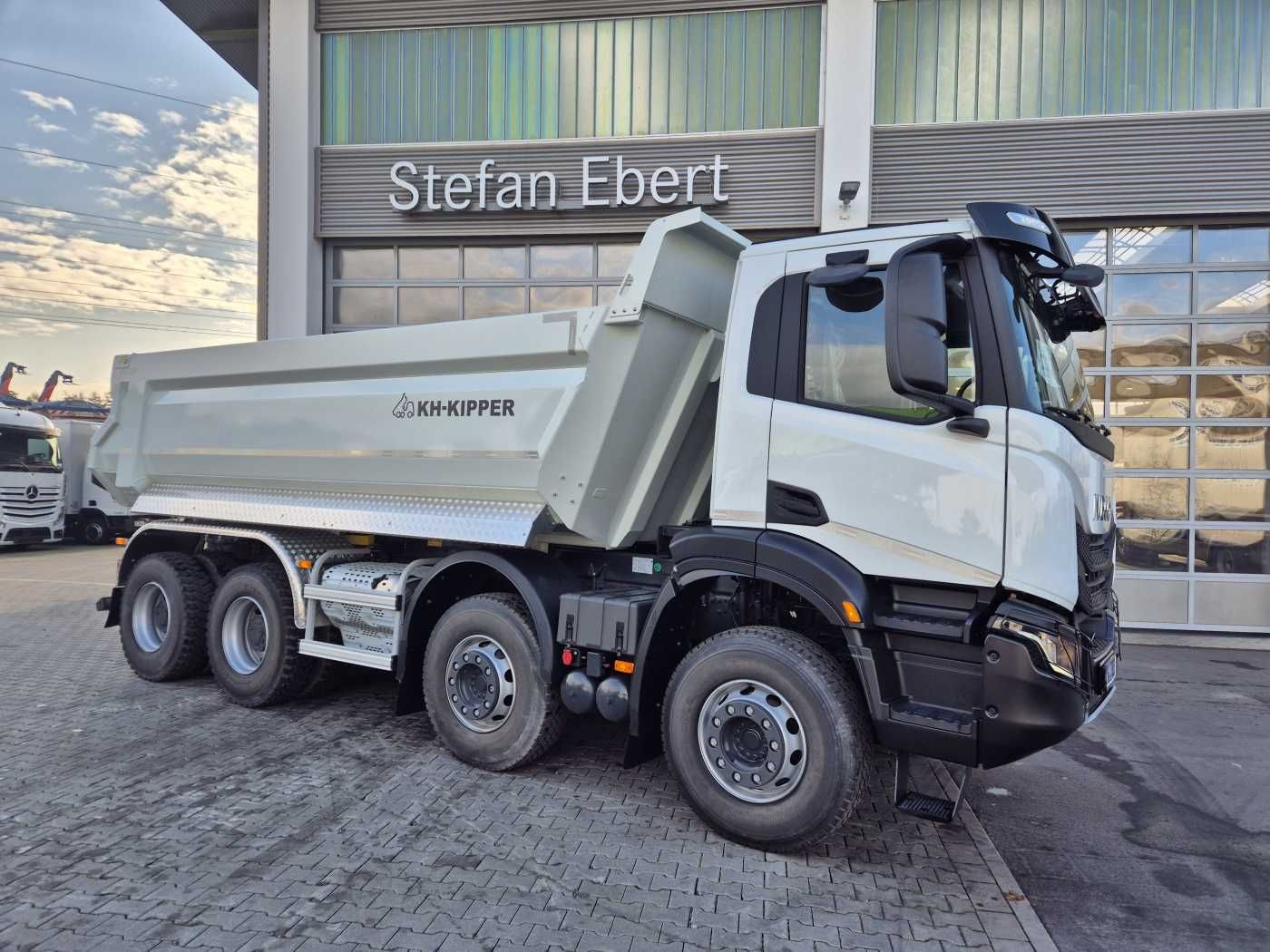 Fahrzeugabbildung Iveco AD360X46Z HR OFF 8x4 Hinterkipper HARDOX DAB+