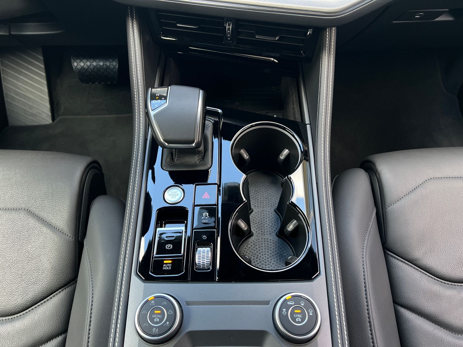 Fahrzeugabbildung Volkswagen Touareg 3.0 TDI 4MOTION *AHK, Luft, Leder, ACC,