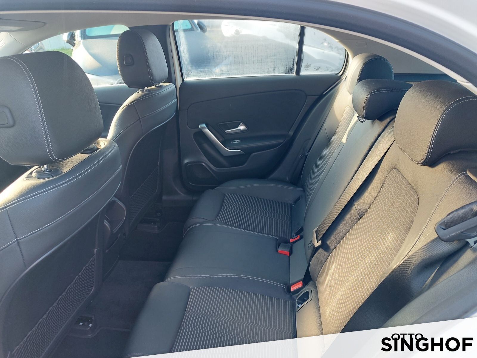 Fahrzeugabbildung Mercedes-Benz A 180 Progressive +LED+MBUX+Park Ass+Navi+Sitzhg