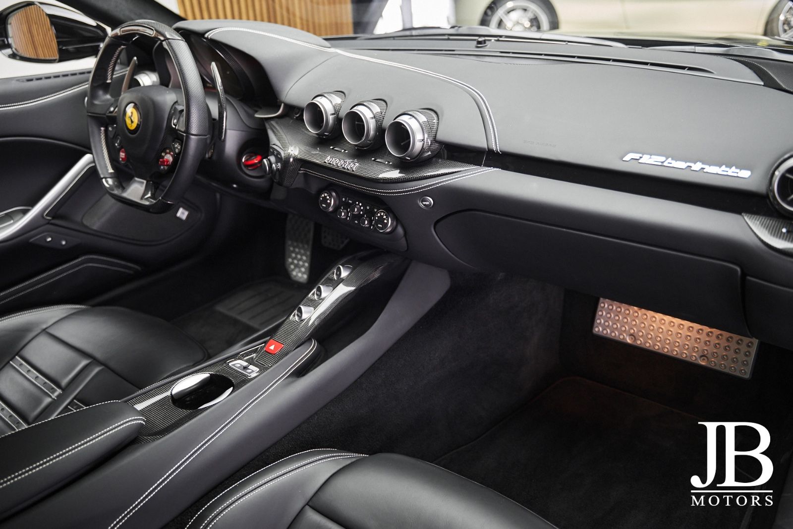 Fahrzeugabbildung Ferrari F12 Carbon Lift LED JBL Kamera Electric Seats