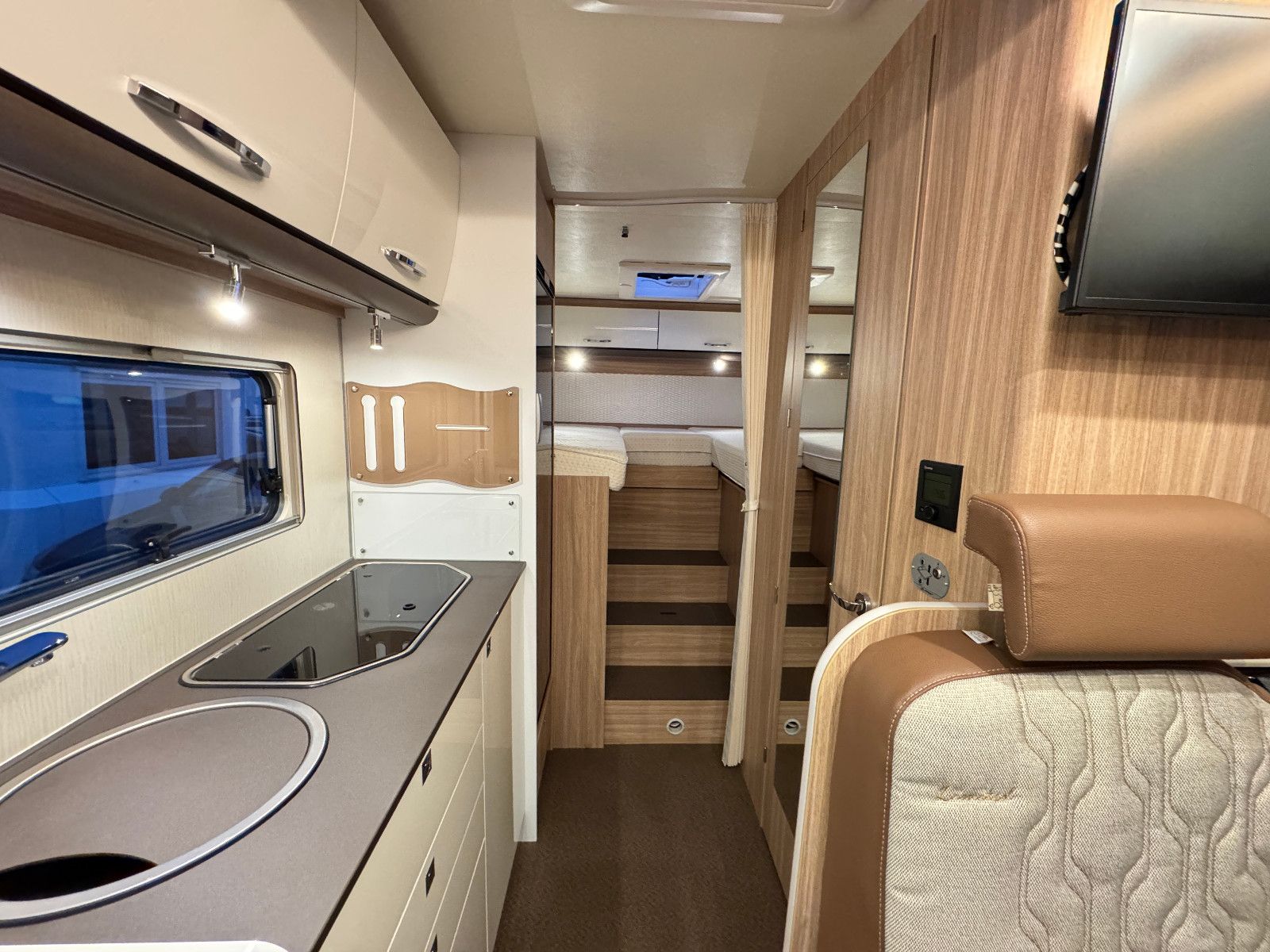 Fahrzeugabbildung Bürstner LIMITED T 690 G FIAT 9G-AUTOMATK HUBBETT SAT TV