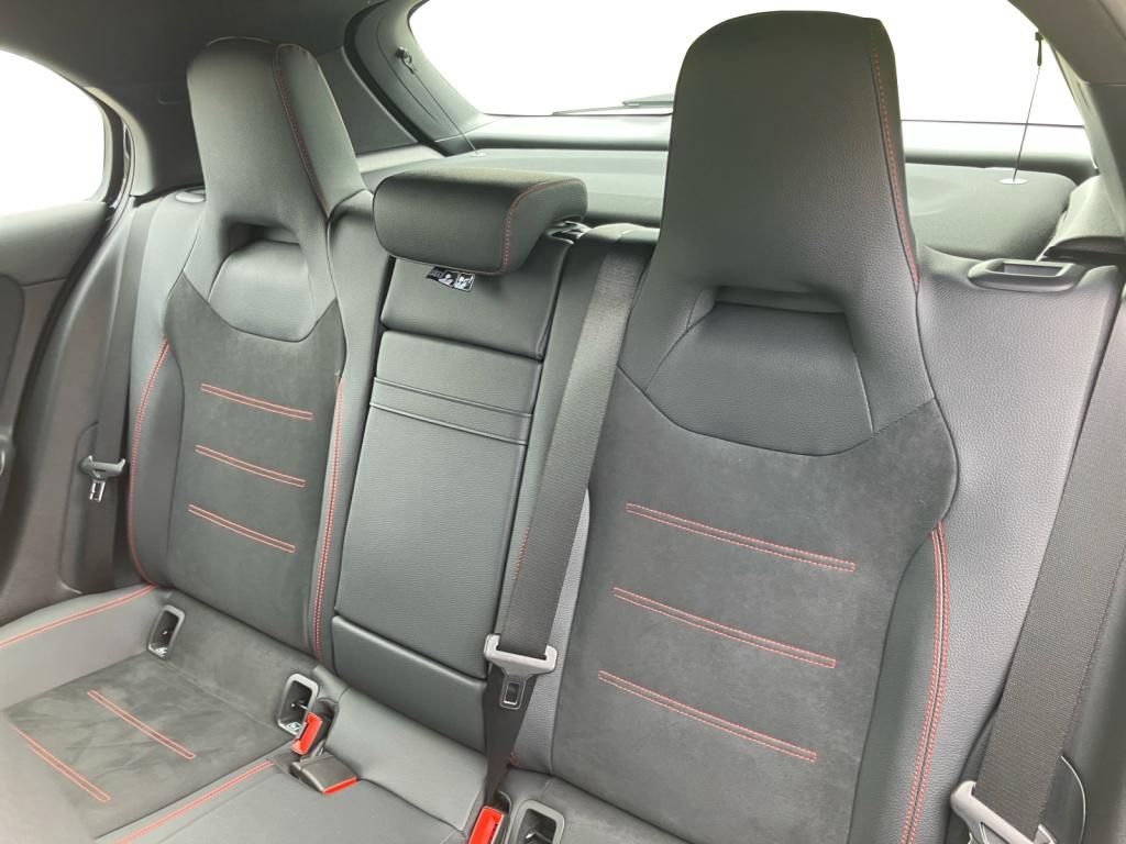 Fahrzeugabbildung Mercedes-Benz A 200 AMG*AHK*DISTR*KAMERA*KEYLESS*NAVI*LED