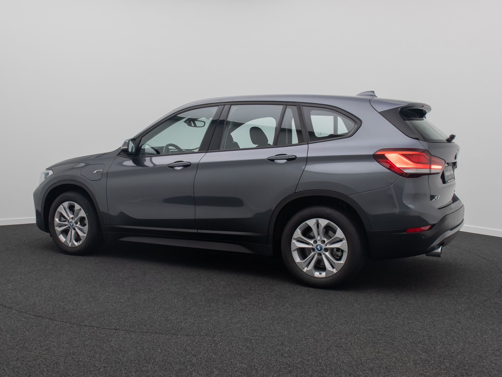 Fahrzeugabbildung BMW X1 xD25e ParkAssist DAB GeschwindigReg Navi LED