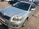 Toyota Avensis Kombi 2.2 D-CAT Klima Neue Tüv AHK - Toyota Avensis aus 2008 mit Diesel-Antrieb