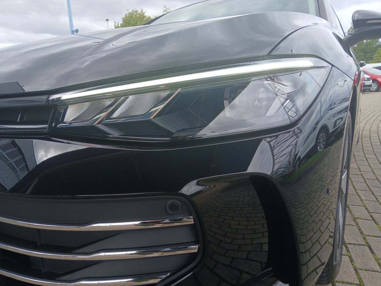 Fahrzeugabbildung Volkswagen Passat eHybrid Business DSG LED Navi AID ACC RFK