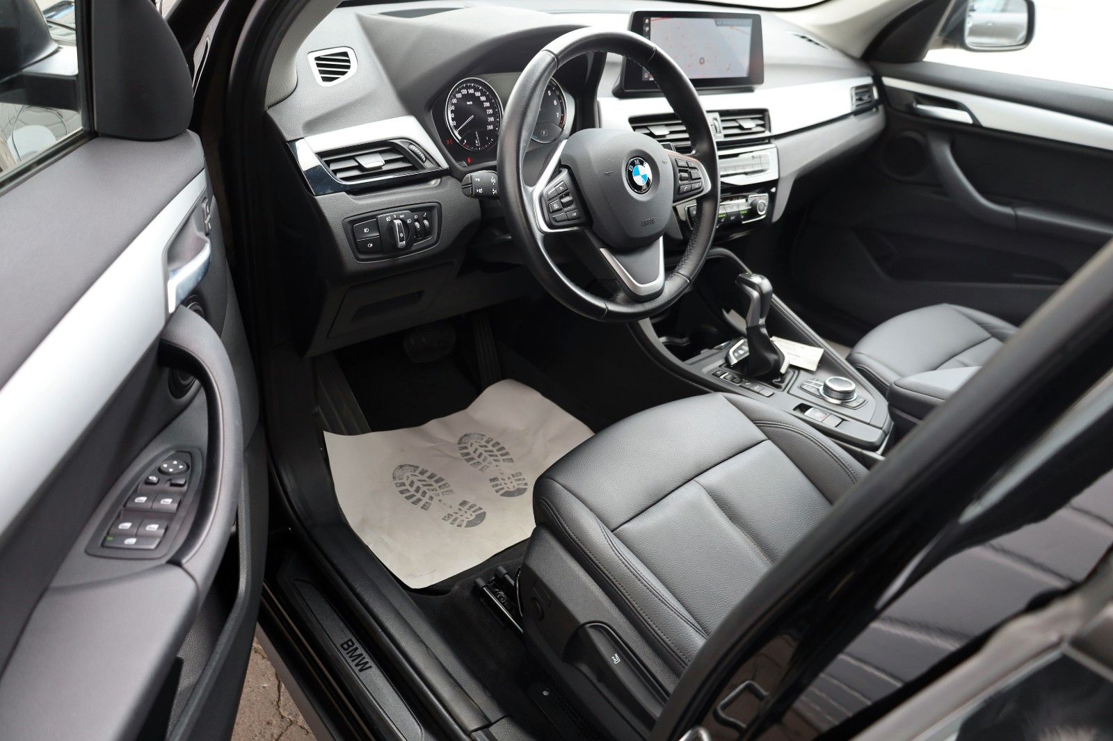 Fahrzeugabbildung BMW X1 xDrive25e Advantage,Leder,Navi,LED,HUD,Kamera