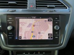 VW Tiguan 2.0 TDI Life DSG LED Navi Ahk Rfk ACC 17' VW Tiguan 2.0 TDI Life DSG LED Navi Ahk Rfk ACC 17'