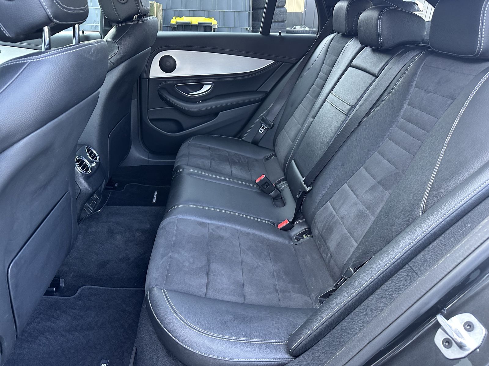 Fahrzeugabbildung Mercedes-Benz E 200d T AMG Line NAV+LED+WIDESCEEN+KAM+AHK+1HD
