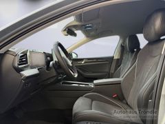 VW Passat Business 2.0 l TDI DSG Bluetooth Navi LED