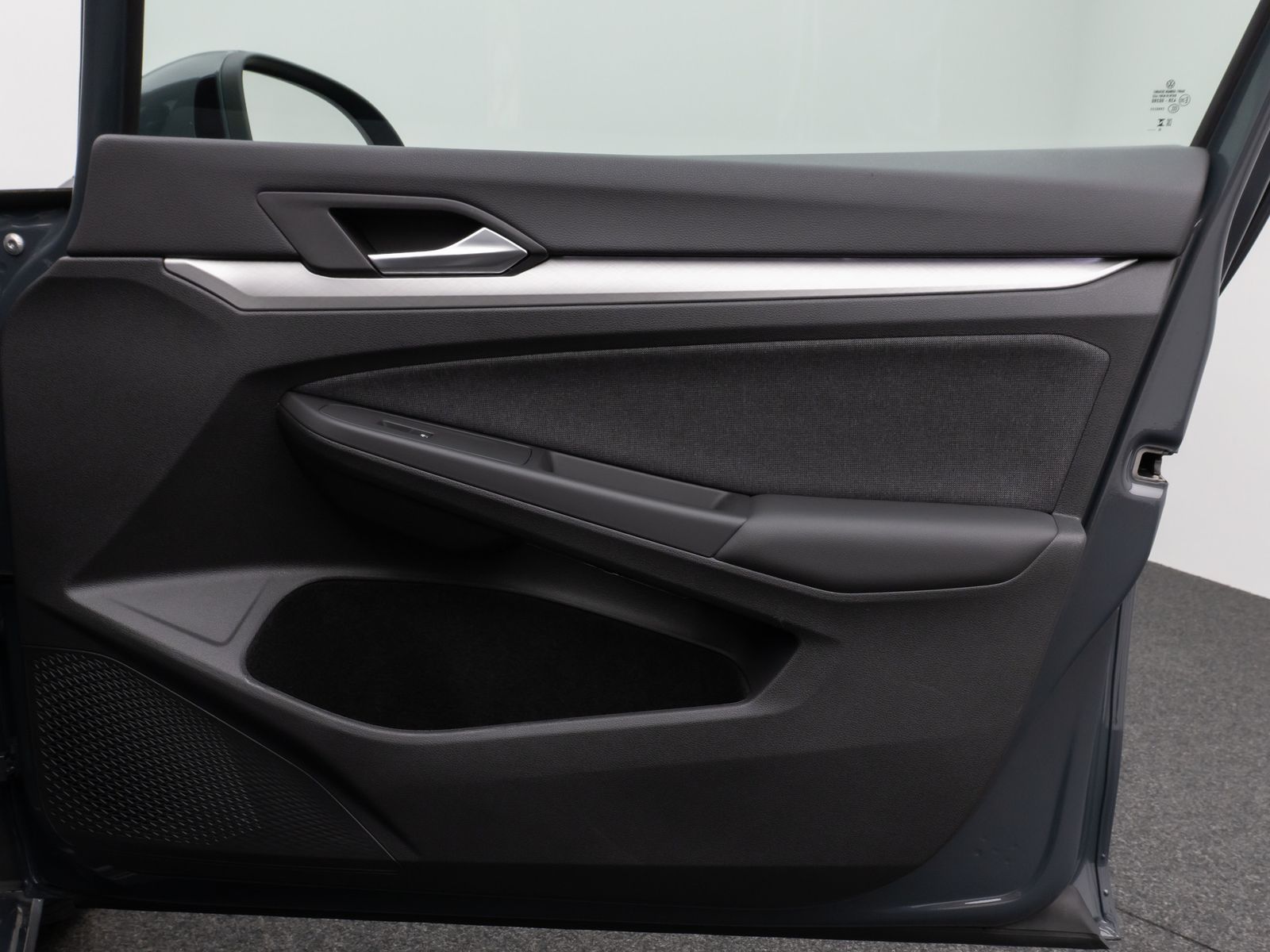 Fahrzeugabbildung Volkswagen Golf VIII Life 2.0 TDI SCR DSG HUD Kamera Lnkrhz
